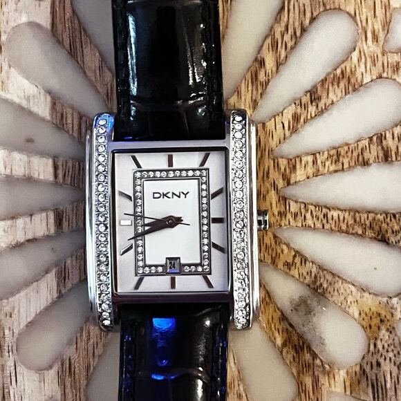 DKNY Authentic Black Leather Crystals NY4421 Dress Style Watch Needs New Battery - Picture 1 of 6